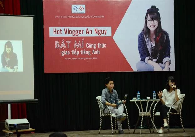 Talk show “ Hot vlogger An Nguy bật mí công thức giao tiếp tiếng anh”