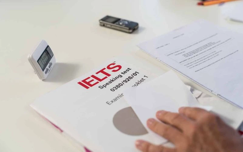 Khi nào nên học tiếng Anh giao tiếp hay IELTS?