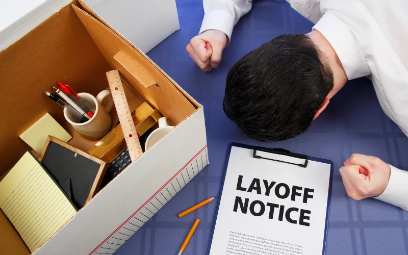 Khủng hoảng layoff trong thị trường lao động