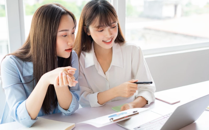 Nỗi lo bị tụt hậu so với đồng nghiệp vì không giỏi tiếng Anh