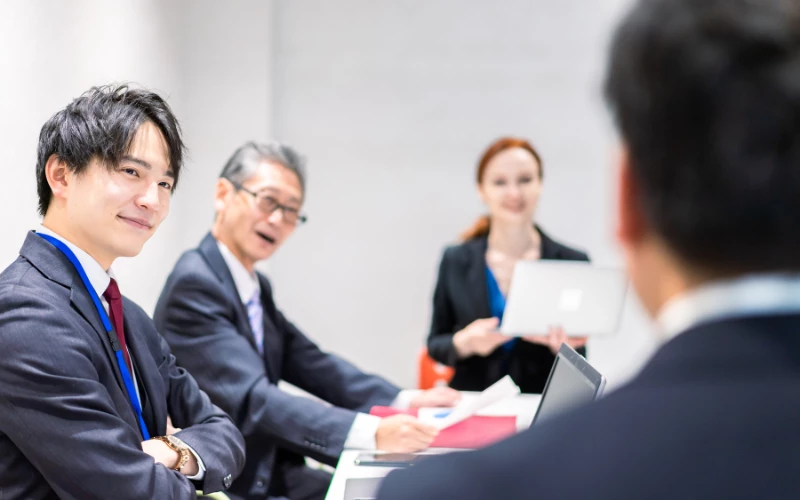 Người đi làm ở công ty nước ngoài nên học tiếng Anh gì