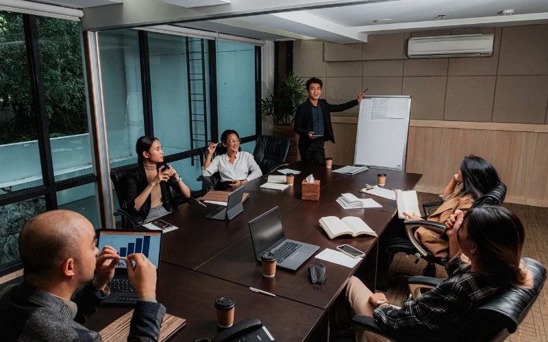 Một số mẫu câu sử dụng trong cuộc họp bằng tiếng Anh phổ biến
