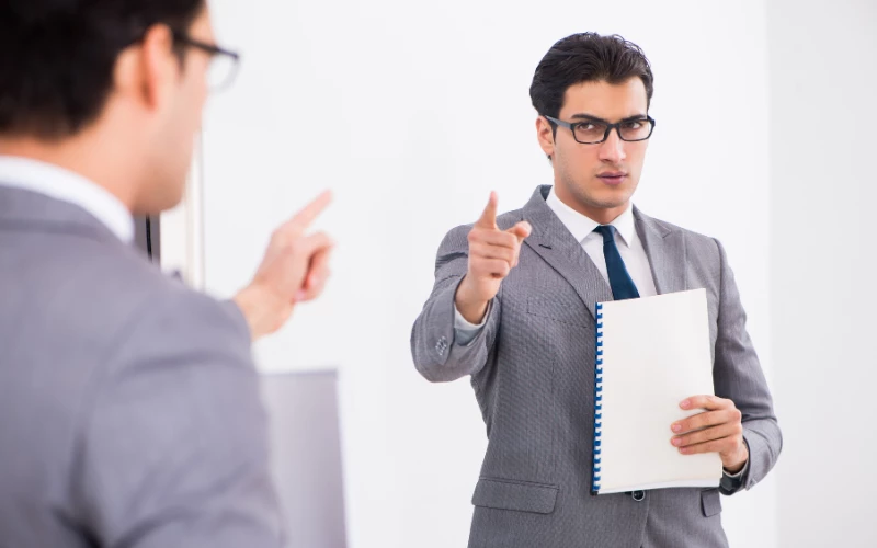 Cách luyện nói tiếng Anh một mình: Luyện nói trước gương