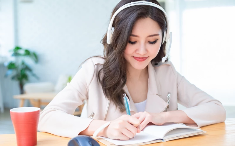 Luyện nghe khi học IELTS cho người đi làm