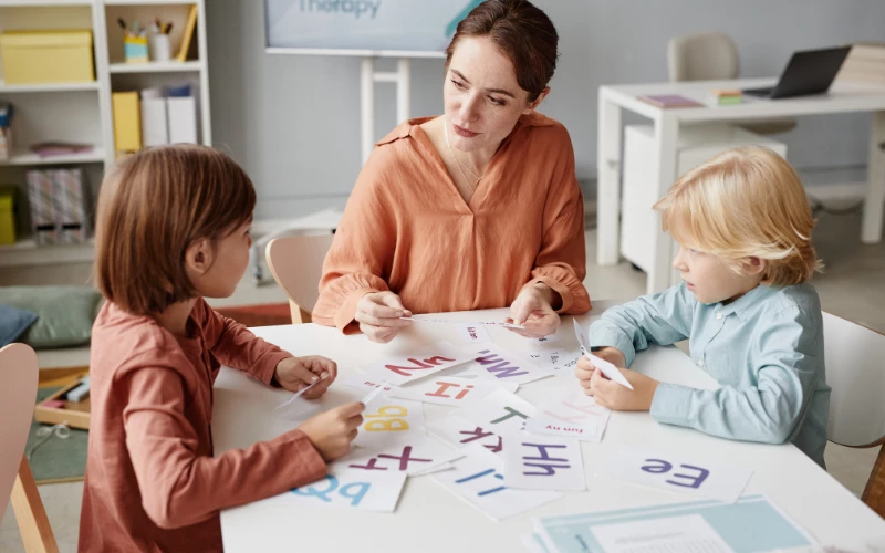 Dạy tiếng Anh cho trẻ mầm non qua trò chơi