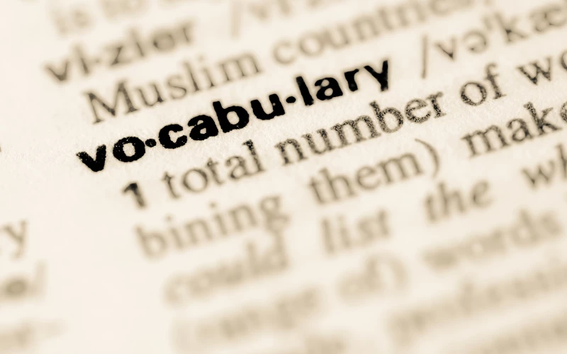 Học từ vựng IELTS qua sách báo, phim ảnh