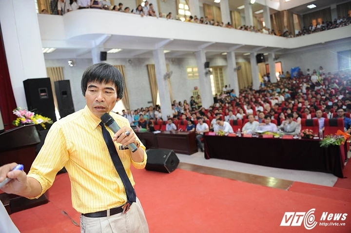 TS. Lê Thẩm Dương Chỉ Rõ Điểm Yếu Của Sinh Viên Việt Trong Chuỗi Sự Kiện "Hành Trang Tân Sinh Viên"