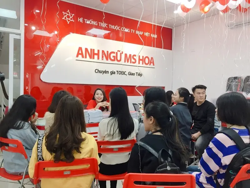 trung tâm tiếng Anh cho người đi làm tốt nhất Ms Hoa giao tiếp