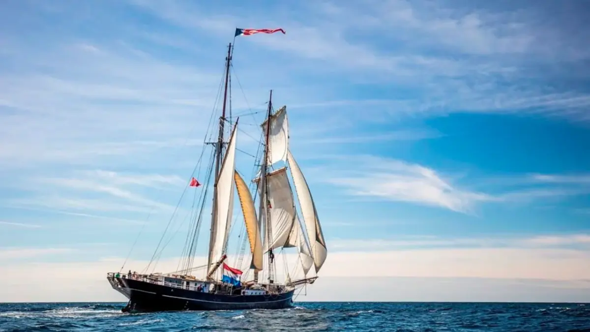 Đề bài IELTS Reading Voyage of going beyond The blue line 2