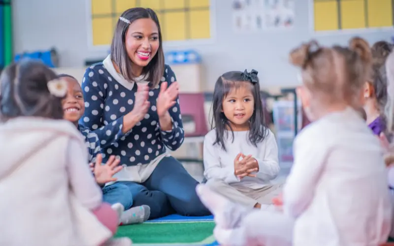 Đoạn văn về sở thích bằng tiếng Anh cho bé - Ca hát