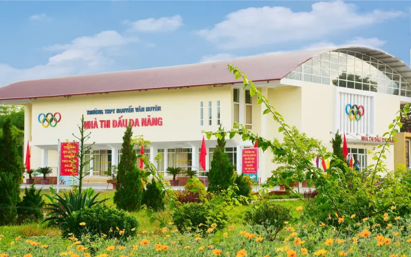 Trường THPT Nguyễn Văn Huyên