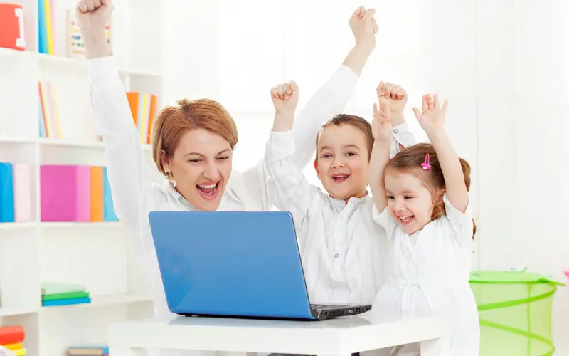 Cho bé lớp 6 tập thói quen phản xạ tiếng Anh