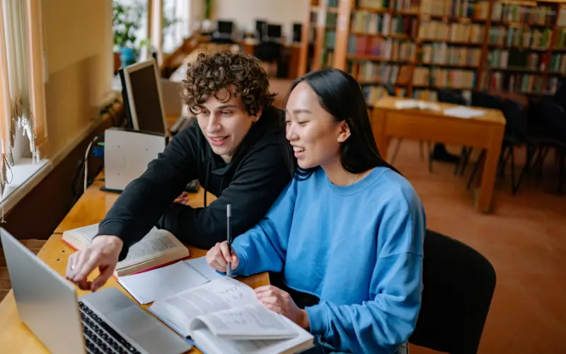 Để sống, làm việc và phỏng vấn thẻ xanh khi định cư Mỹ cần điểm IELTS nhất định